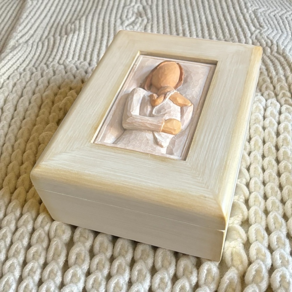 WILLOW TREE Angel of Mine Memory Box 2007 Wood Resin Hinged Love Forever Healing